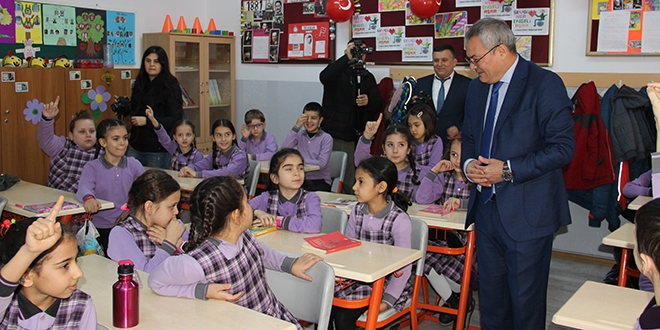 Valiyle öğrencilerin gülümseten diyaloğu