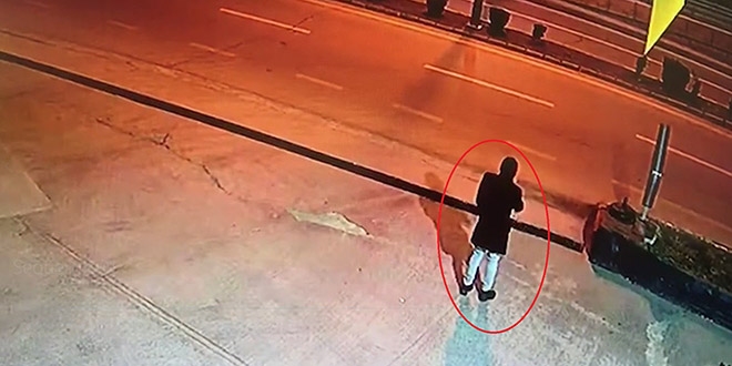 Polisin kendini vurma anı kamerada