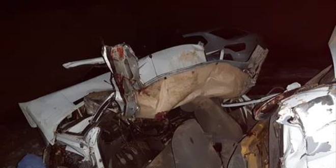 Isparta'da otomobil tarım aracı ve duvara çarptı: 2 ölü, 2 yaralı