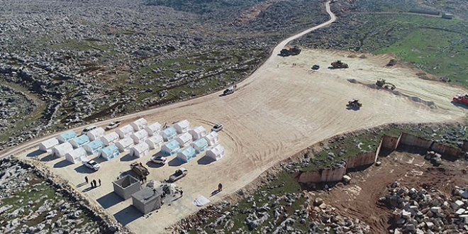 Türkiye, İdlib'den kaçan Suriyeliler için 9 kamp kurdu