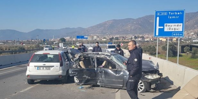 �zmir'de otomobiller �arp��t�: 8 yaral�