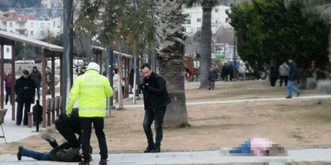E�ini vurdu, polis gelinceye kadar ba��nda bekledi