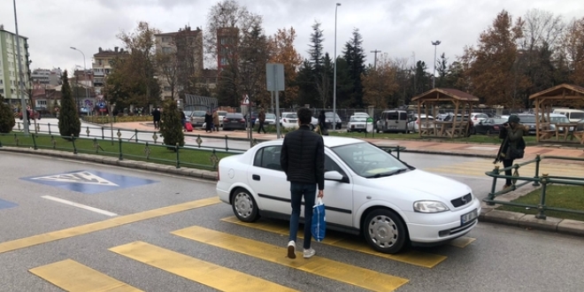 Trafikte yaya önceliği kuralını ihlal edenlere ceza yağdı