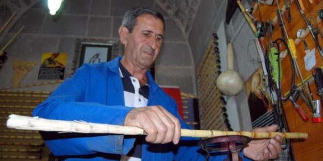 Emekli öğretmenin 'ney' aşkı