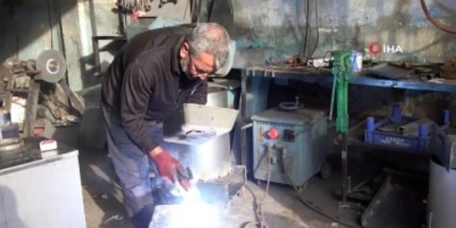 72 yaşındaki kaşif, evindeki kuzine soba ile kalorifer yaptı