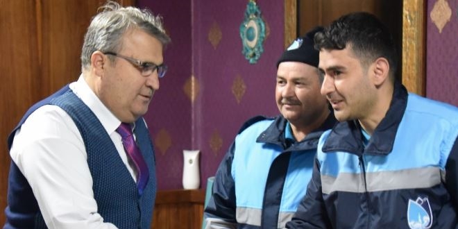 Temizlik işçileri 90 bin liralık çeki sahibine ulaştırdı