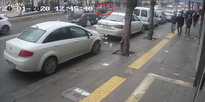 Kaza geçiren kişinin paraları havaya saçıldı