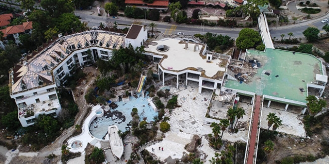 Kemer'de 'hayalet otel' icradan 96 milyon liraya satılık