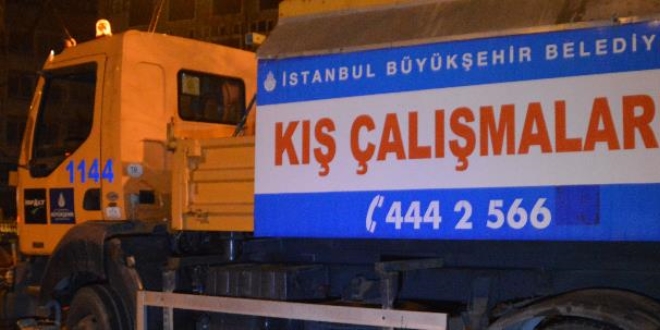 Kar yağışı beklenen İstanbul'da ekipler yollarda hazır bekliyor