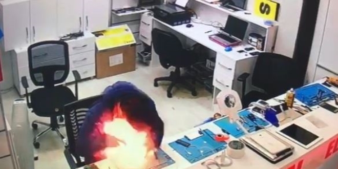 Batarya patladı, cep telefonu tamircisi ölümden döndü
