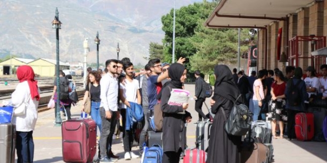 Seyahate çıkanlar en çok arkadaş, akraba evinde kaldı