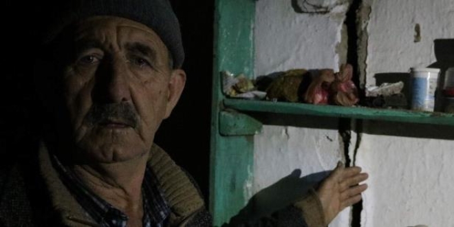 Manisa'da vatandaşların deprem nöbeti