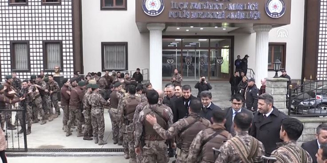 Suriye'den d�nen �zel Harekat polislerine kar��lama