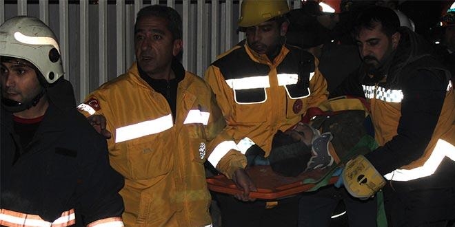 Depremde çıken 4 katlı binadan 12 yaralı daha çıkarıldı