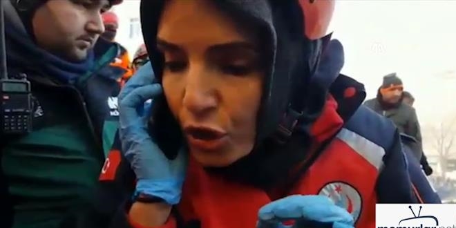 Enkaz altından 'umut' telefonu: Sakin ol Azize...