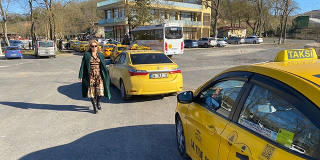 �stanbul'daki kad�n taksi �of�rleri bir araya geldi