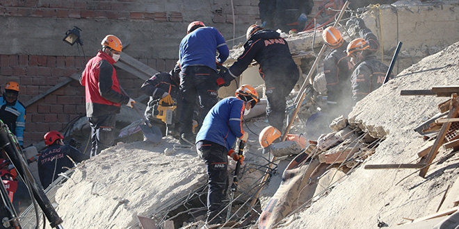 AFAD: Depremde yaralı sayısı bin 243 oldu