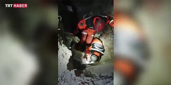 Sesi titreyen Yüzbaşı herkesi duygulandırdı