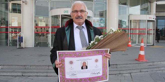 70 yaşında çocukluk hayalini gerçekleştirip avukat oldu