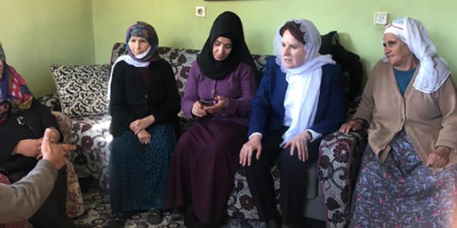 Meral Akşener, depremzedeleri ziyaret etti
