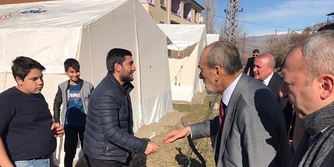 MHP heyeti Doğanyol'da depremzedelerle buluştu