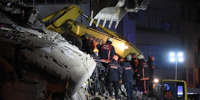 Deprem'de bir kişinin daha cansız bedenine ulaşıldı
