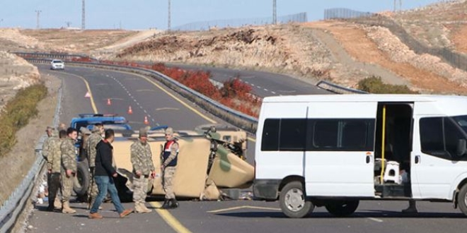 anlurfa'da askeri ara devrildi: 4 yaral