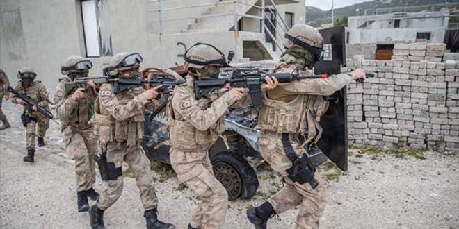 Ter�rle m�cadeleye 'kad�n komando astsubaylar' yeti�tiriyorlar