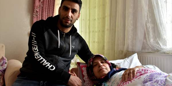 Depremzede anne Cumhurba�kan� sayesinde evlad�yla hasret gideriyor