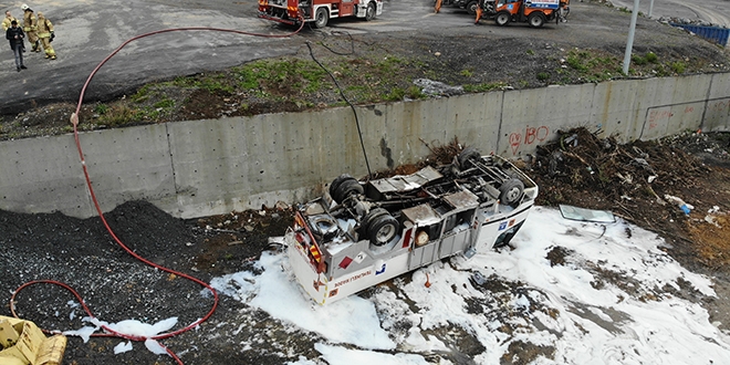 �BB'nin mazot tankeri be� metrelik duvardan a�a��ya devrildi