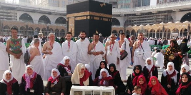 Kabe'de depremzedeler için dualar edildi