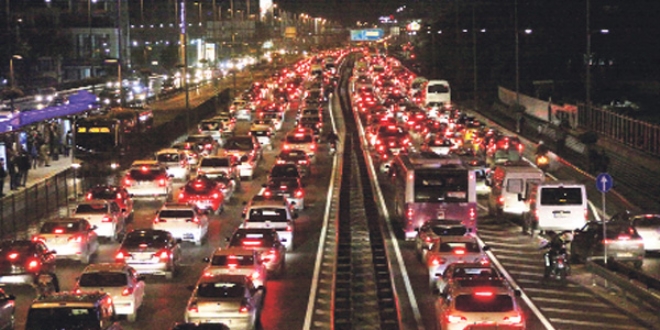 İstanbul'da trafik yoğunluğu yüzde 83'e ulaştı