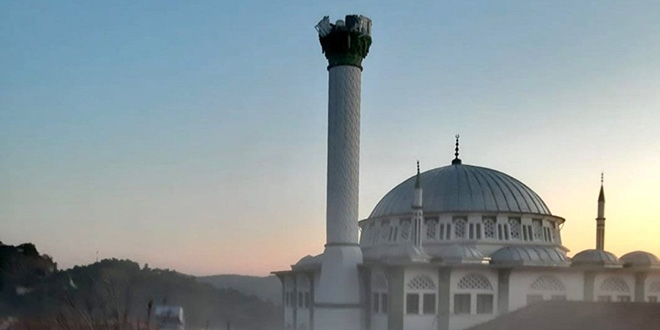 Manisa'da depremde hasar gören cami böyle yıkıldı