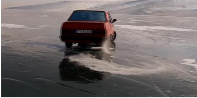 Donan ��ld�r G�l� �zerinde iki ara� drift yapt�