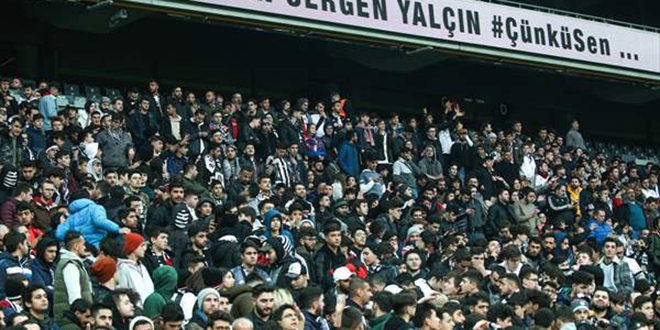 Beşiktaşlı taraftarlardan Sergen Yalçın'ın imza törenine büyük ilgi