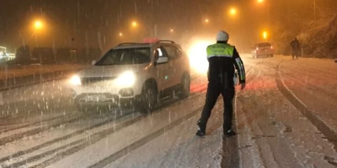 Bolu Da kara yolu youn kar nedeniyle trafie kapatld