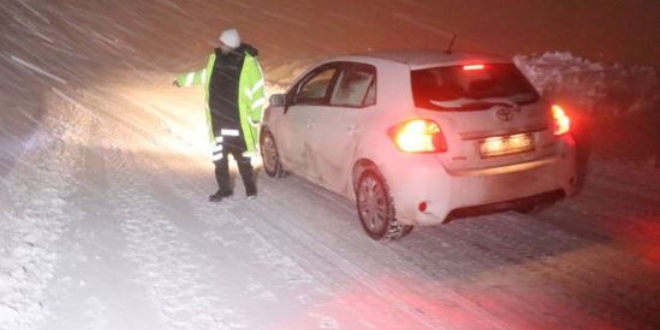 Erzincan-Sivas kara yolunda ula��m g��l�kle sa�lan�yor