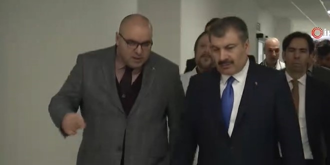 Bakan Koca, Koronavirüs için hazırlanan izolasyon odalarını inceledi