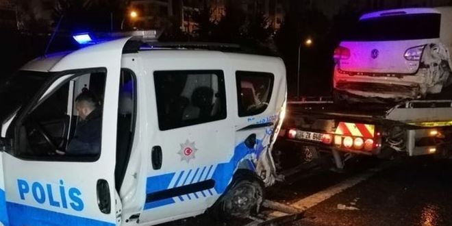 stanbul'da trafik kazas! ikisi polis drt kii yaraland