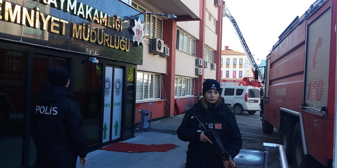 Gebze Emniyet Müdürlüğü'nün arşiv odasında yangın