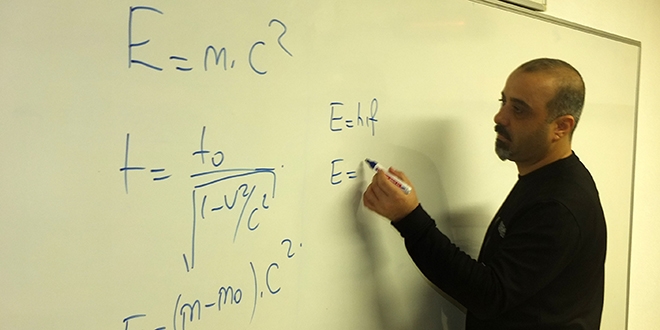 Alper öğretmen CERN'e davet edildi