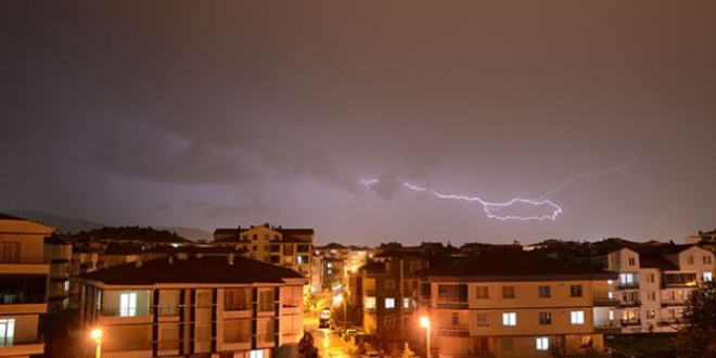 Aksaray'da yıldırımla Türkiye haritası oluştu