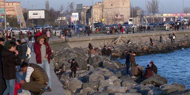 İstanbullular güneşli havanın tadını çıkarttı