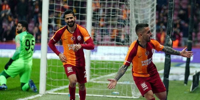 Galatasaray, üst üste 4. galibiyetini aldı
