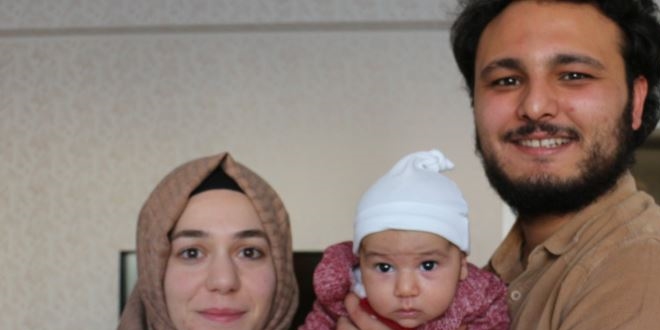 Bebeğini bırakıp deprem bölgesine koştu