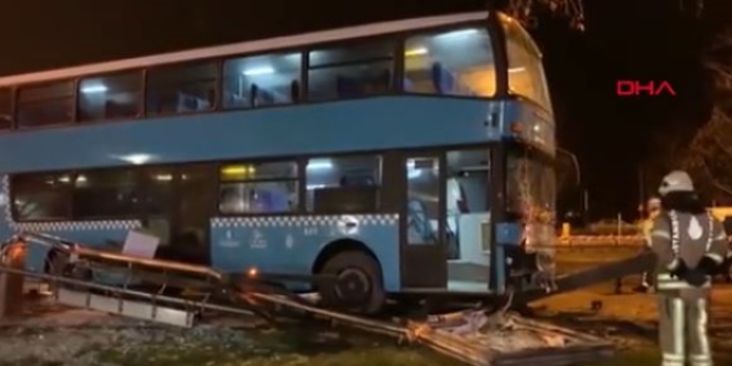 Kartal'da halk otobüsü durağa daldı 3'ü ağır 5 yaralı