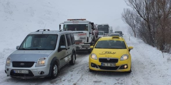 A�r�-Van kara yolu ula��ma kapand�