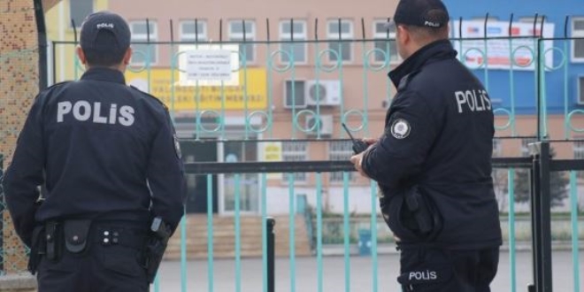 Lise öğrencisi soyadı ile dalga geçen arkadaşını bıçakladı