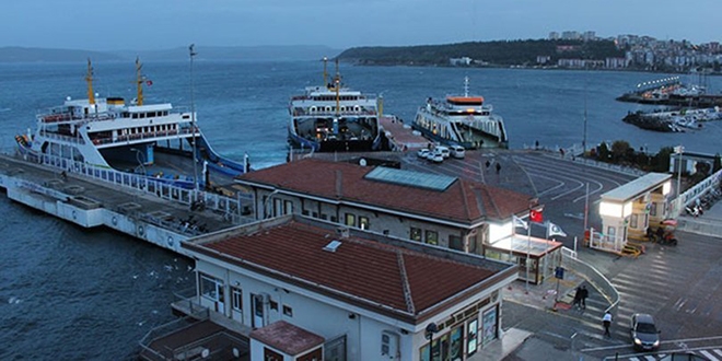 Çanakkale'de feribot seferlerine fırtına engeli