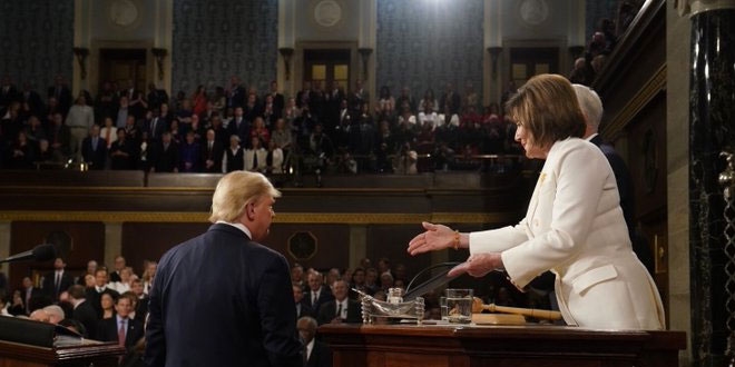 Donald Trump elini sıkmadı Pelosi konuşma metnini yırttı